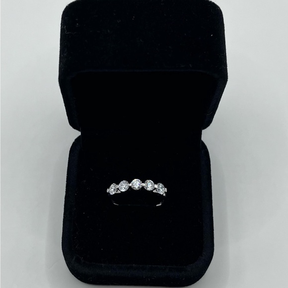 1.00 CT 950 Platinum Round Brilliant Five Stones VS2 Diamond Ring Wedding Band - Picture 4 of 8